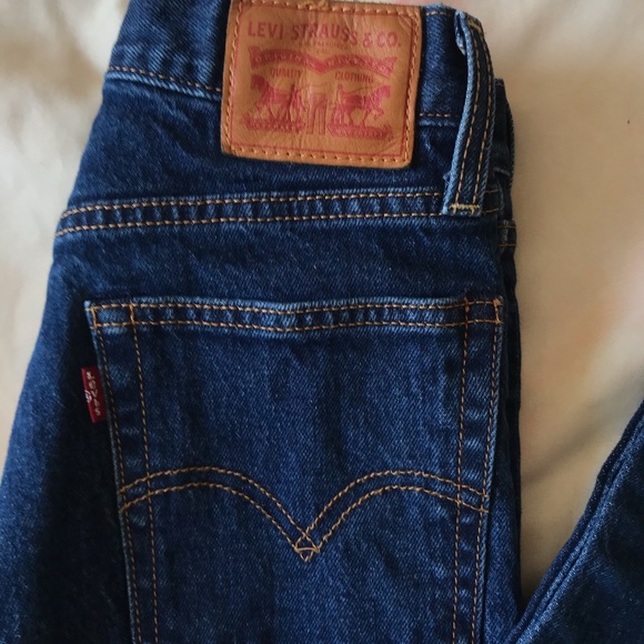 Dark Wash Vintage Levi Jeans - Picture 5 of 6